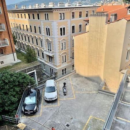 Leia Home W/Private Parking In Old Town Trieste Exterior photo