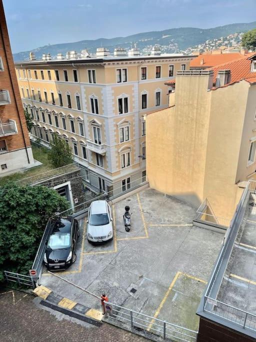 Leia Home W/Private Parking In Old Town Trieste Exterior photo